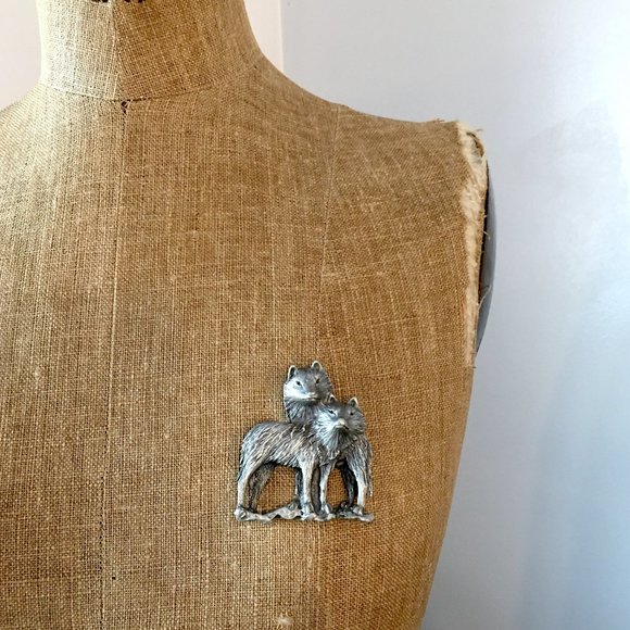 Vintage Pewter Wolf Brooch - Picture 6 of 6